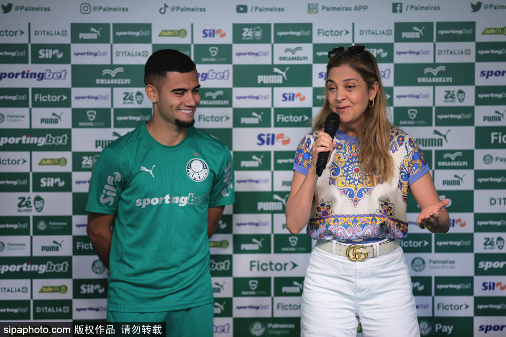 霍伊伦德转会那不勒斯后重焕生机:从曼联的边缘到意甲的闪耀 霍伊伦德转会那不勒斯后重焕生机:从曼联的边缘到意甲的闪耀