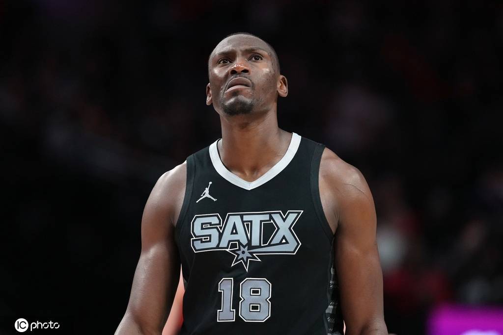 比永博一年合同重返马刺 即将开启生涯第15个赛季 比永博一年合同重返马刺 即将开启生涯第15个赛季