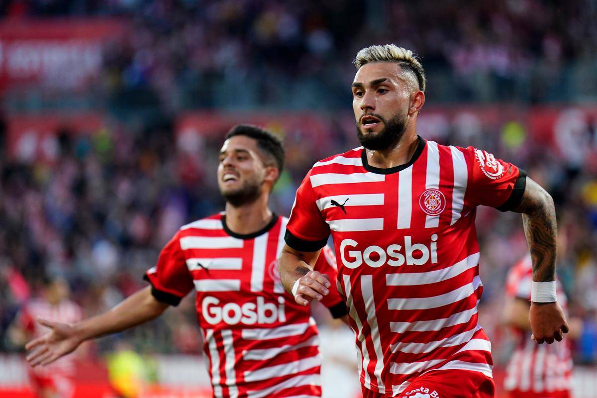 西甲焦点战:巴萨主场传控争冠,赫罗纳客场技术反冲击 西甲焦点战:巴萨主场传控争冠,赫罗纳客场技术反冲击