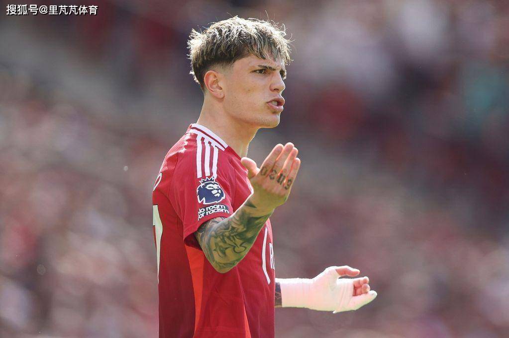 从曼联转会蓝桥,可他却仍没能证明:21岁的加纳乔被“个性伤害” 从曼联转会蓝桥,可他却仍没能证明:21岁的加纳乔被“个性伤害”