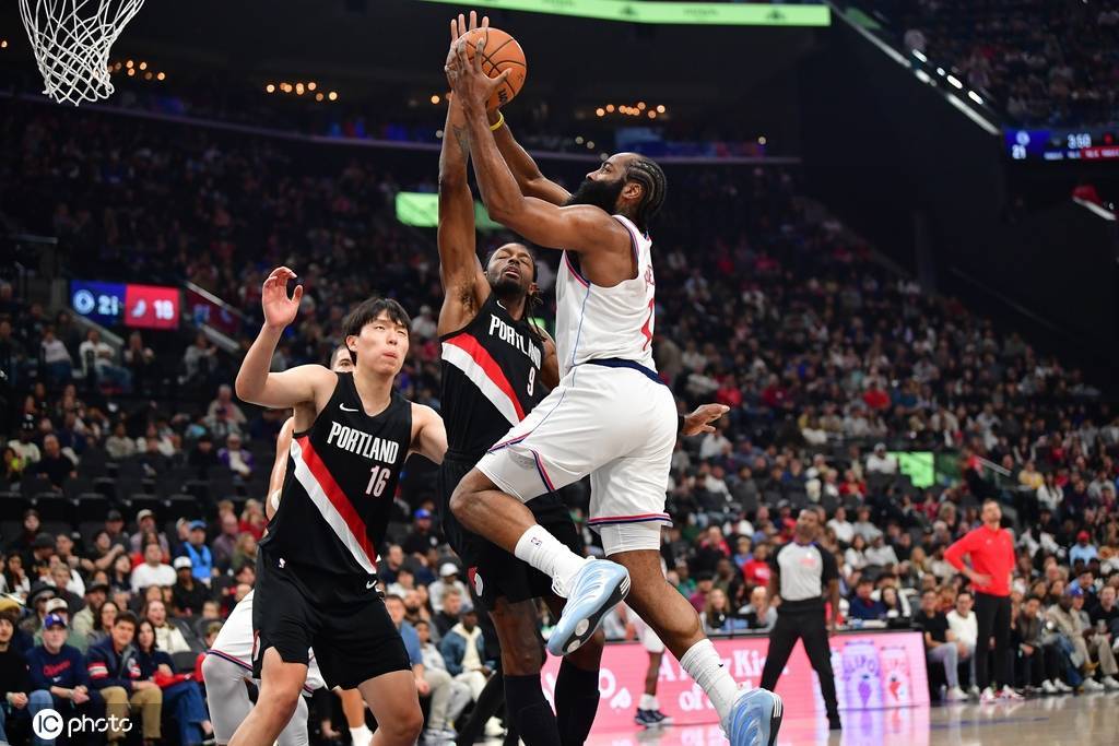 杨瀚森连3场2分1板哈登20+13 快船胜开拓者 杨瀚森连3场2分1板哈登20+13 快船胜开拓者